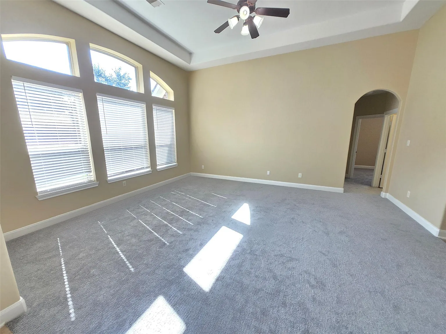 5 bed, 3.5 bath, 2778 sqft, $2,700 — Photo 3