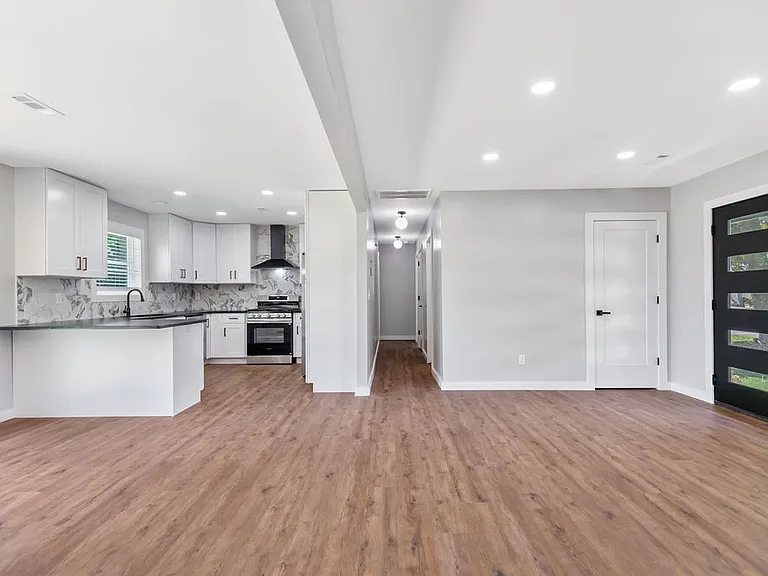 809 Carson Dr — Photo 24