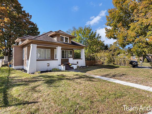 2nd image of 3723 Coit Ave NE