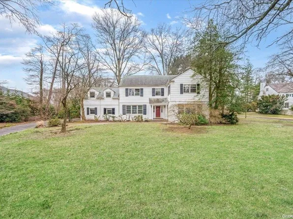 94 Wildwood Road, Great Neck, NY 11024