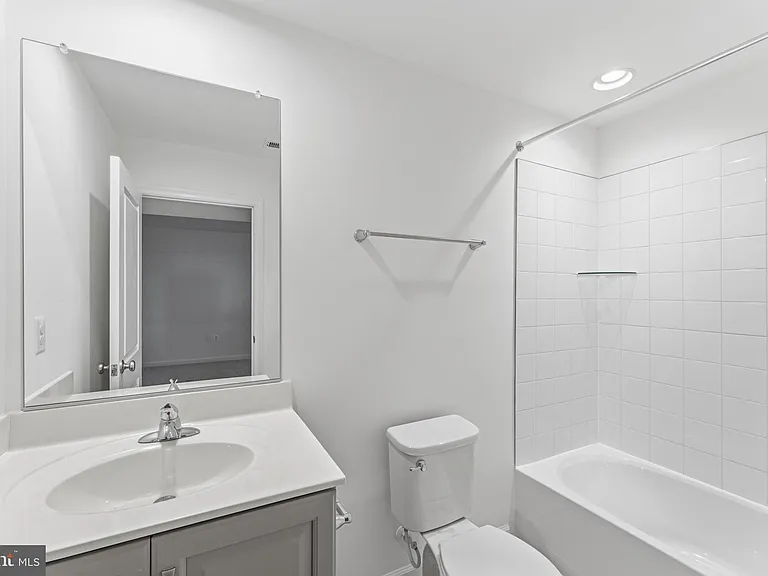 505 Fontana Cir — Photo 30