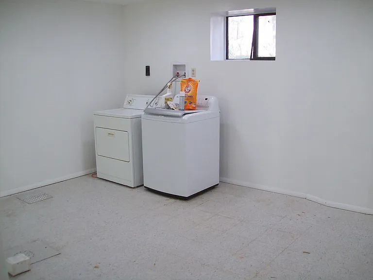 173 Hyland Dr — Photo 15