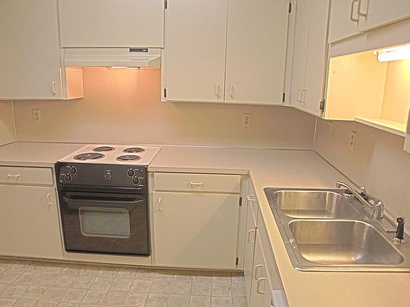 2nd image of 501 16th Ave N #5fc097abf