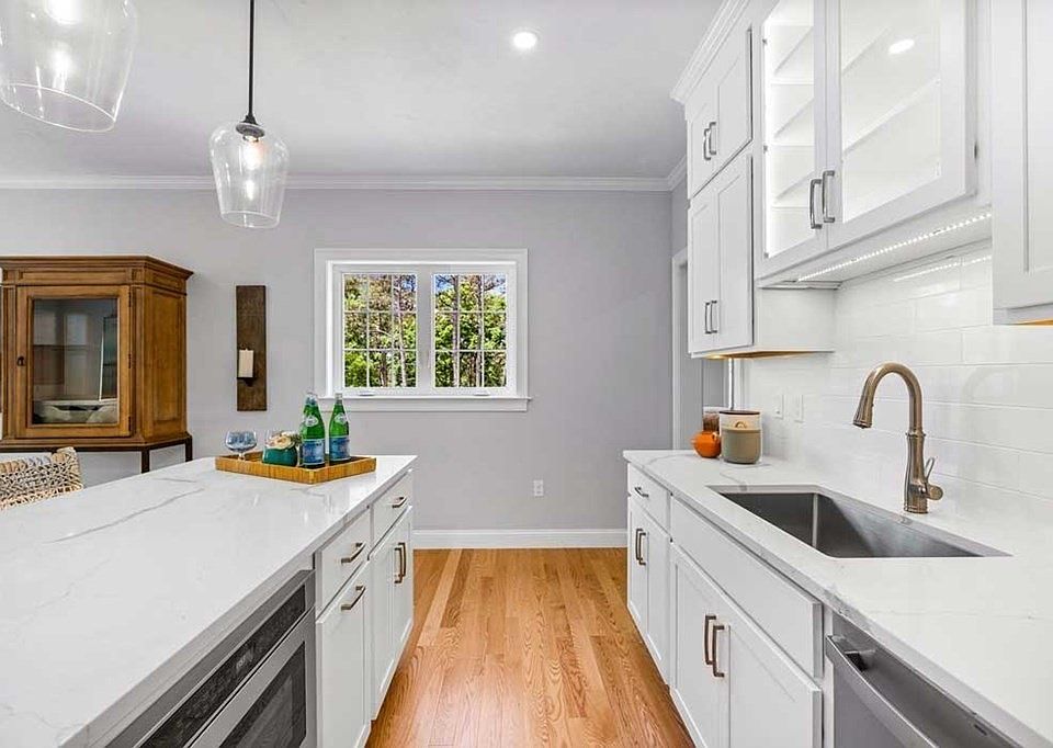 1st image of 16 Blossom Dr
