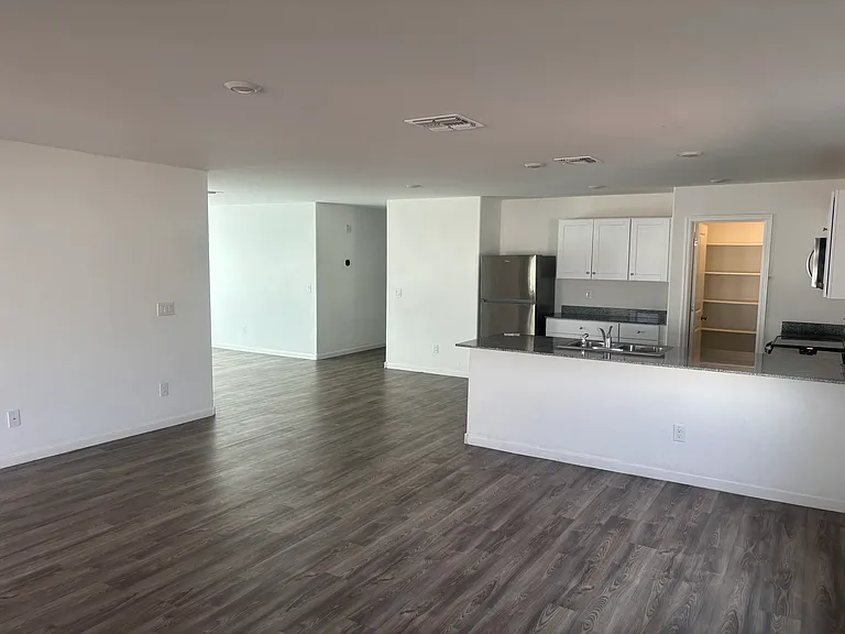1427 E Jaycie Dr — Photo 23