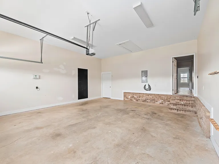 109 Oxford St — Photo 12