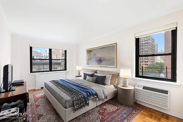 Sold by Sotheby's International Realty | media 18