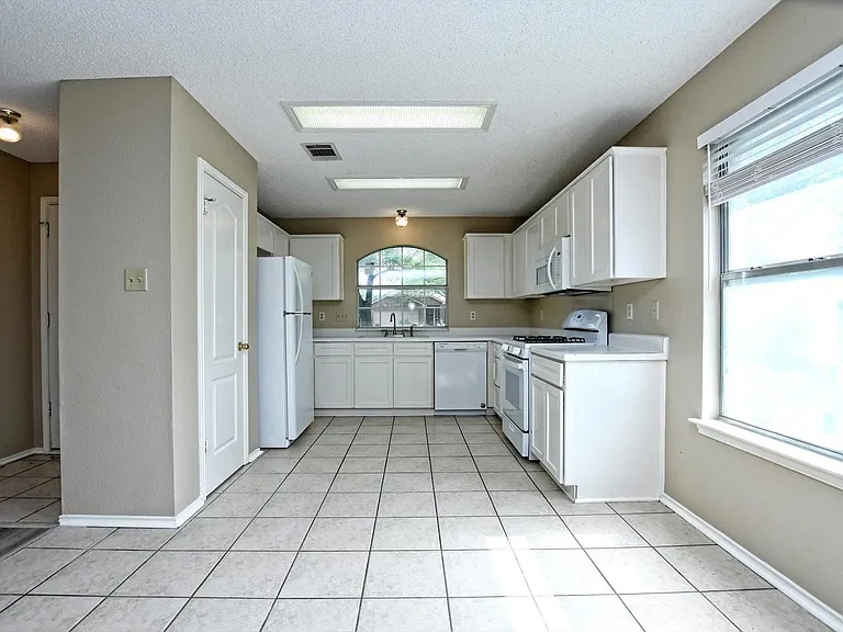 15009 Big Falls Dr — Photo 10
