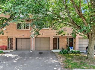26 Moss Blvd #34, Hamilton, ON L9H6W7