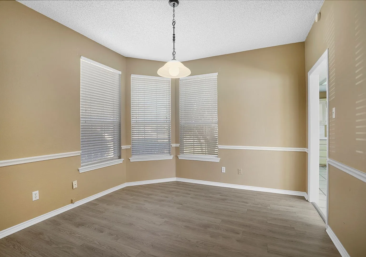 Southlake Living In A 3 Bdrm/2 Bath Home/Close To Lake — Photo 4