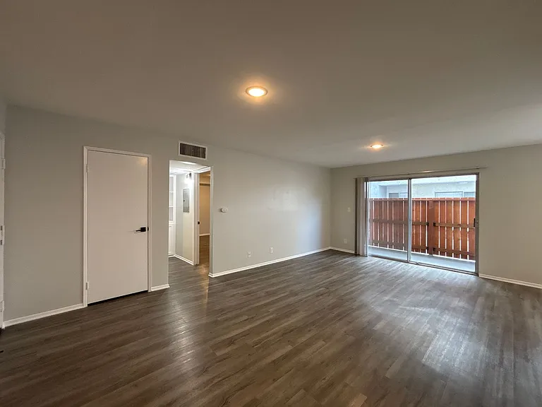 616 North Sweetzer Avenue — Photo 14