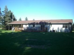 N2371 Skyview Ln, Waupaca, WI 54981