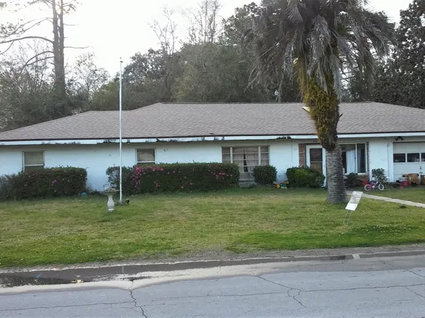 458 S 3rd St, Macclenny, FL 32063