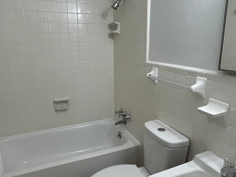 3321 Suncrest Dr — Photo 9