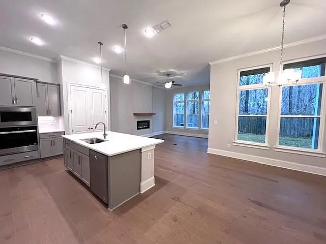 3 bed, 2.5 bath, 2024 sqft, $3,300 — Photo 4