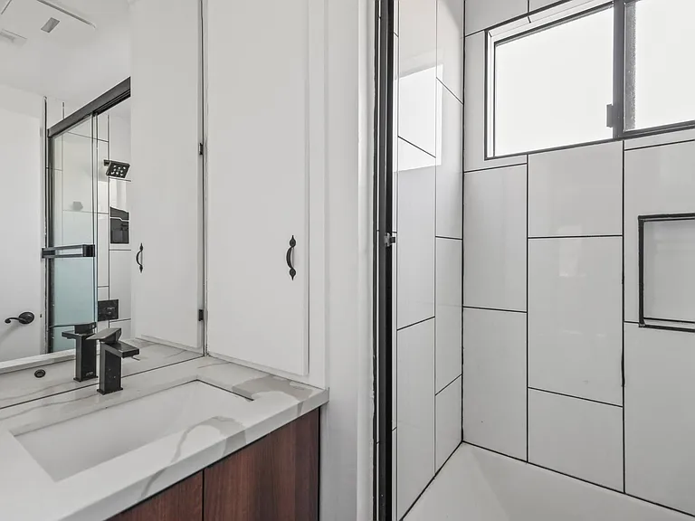 2814 Sichel St — Photo 39