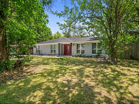 3rd image of 1112 W Pleasant Run Rd #D