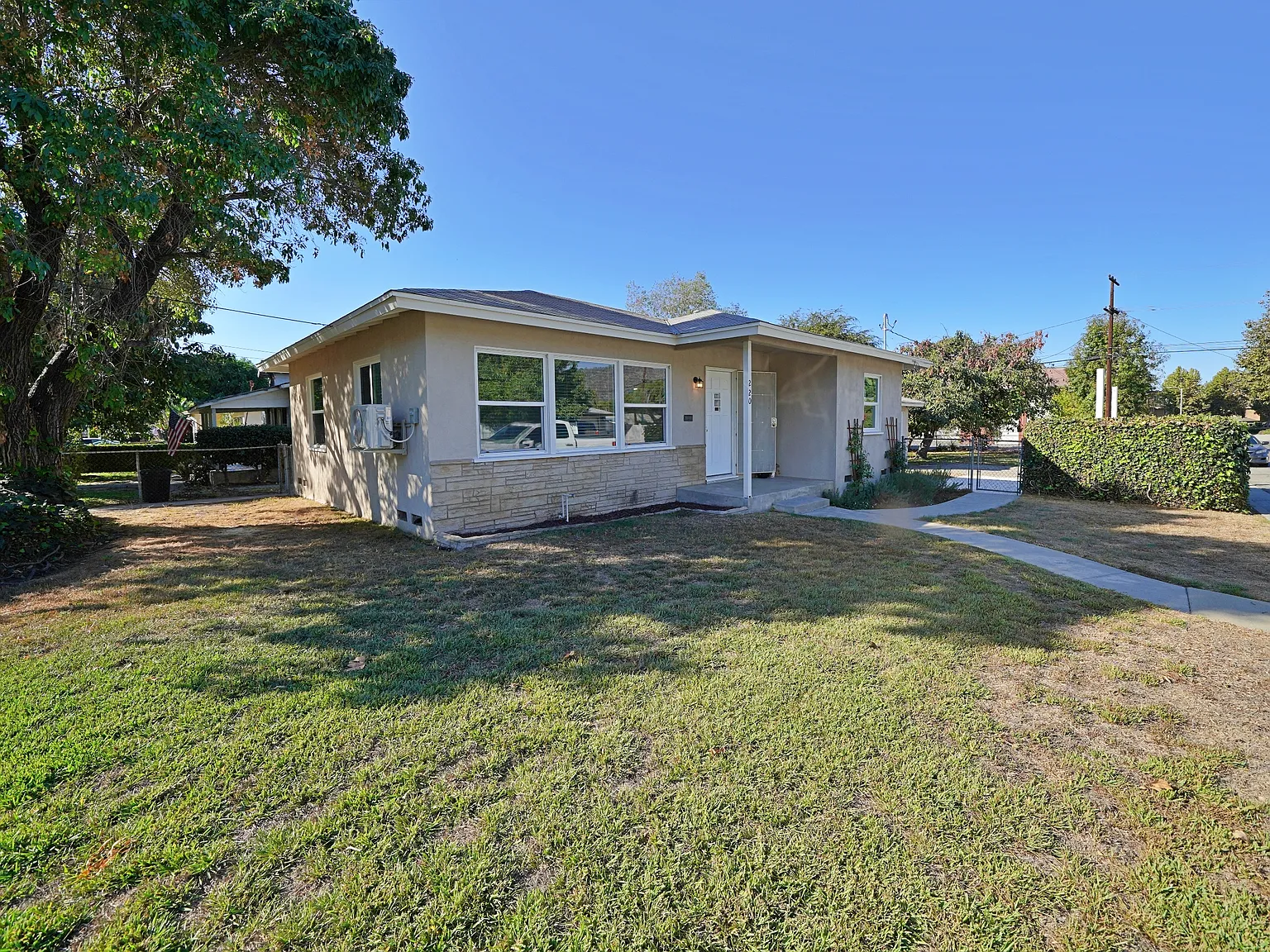 2 bed, 930 sqft, $3,050 — Photo 3