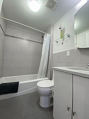 5th image of 521 W 48th St APT 3H