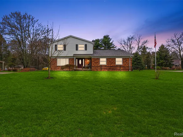 3799 Capitol Way, Highland, MI 48356