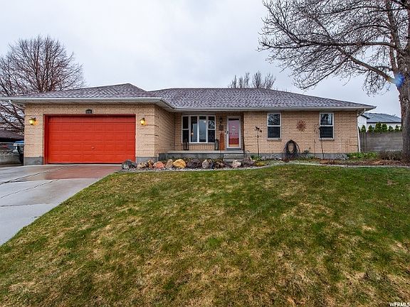 3rd image of 1627 W Gaylawood Cir
