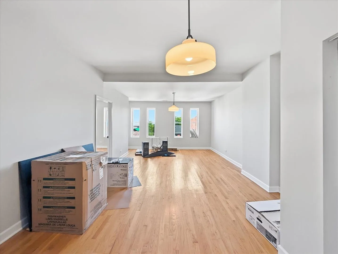 3 bed, 1200 sqft, $3,500 — Photo 3