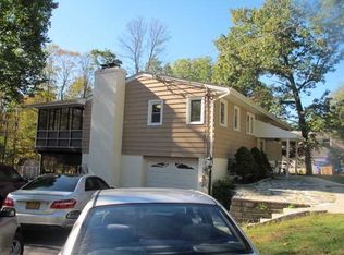 169 Roosevelt Rd, Hyde Park, NY 12538