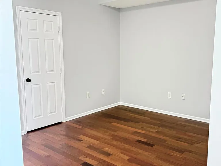 2080 Greenview Shores Blvd #413 — Photo 4
