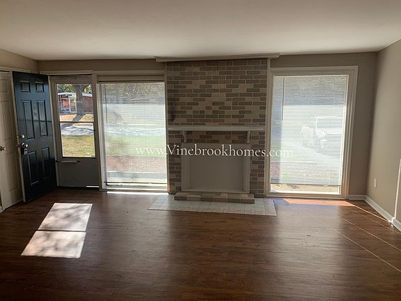 3rd image of 855 Saint Anthony Ln