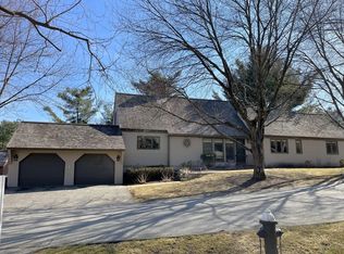 93 Potter Pond, Lexington, MA 02421