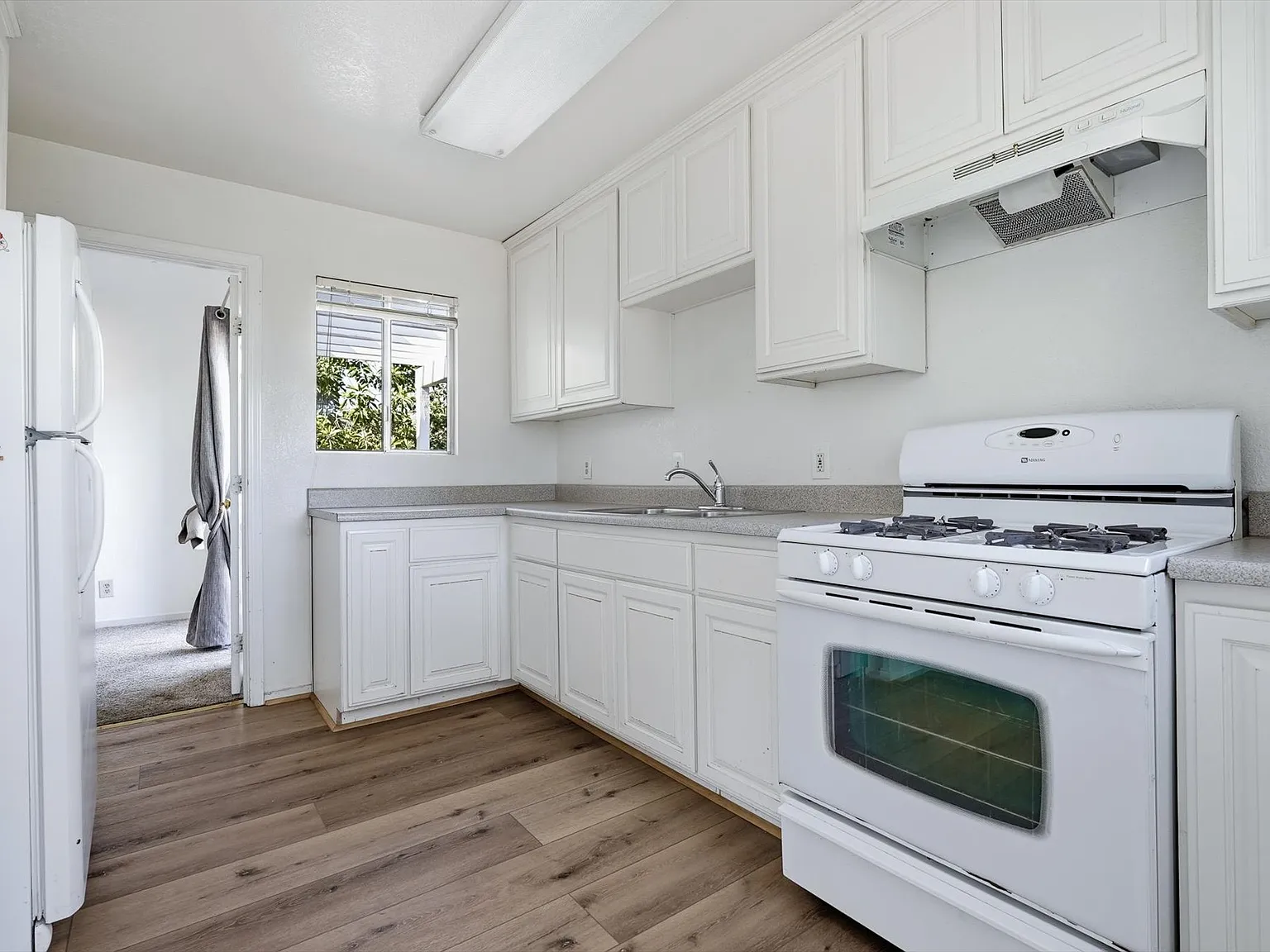 2 bed, $4,000 — Photo 4