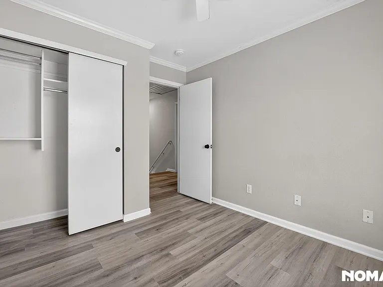 454 E 77th Pl — Photo 24