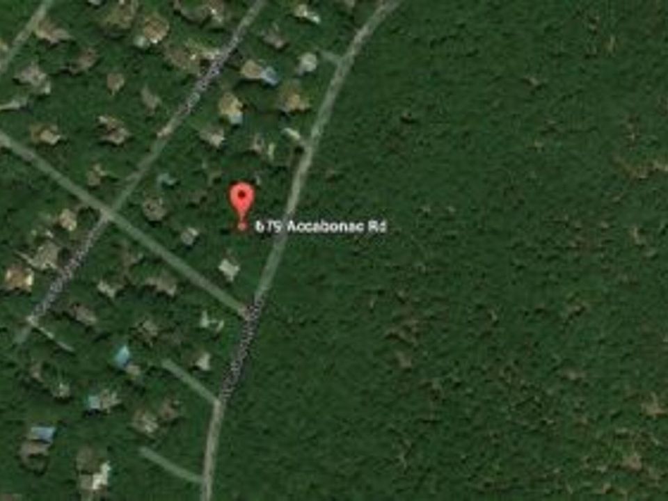 2nd image of 679 Accabonac Rd