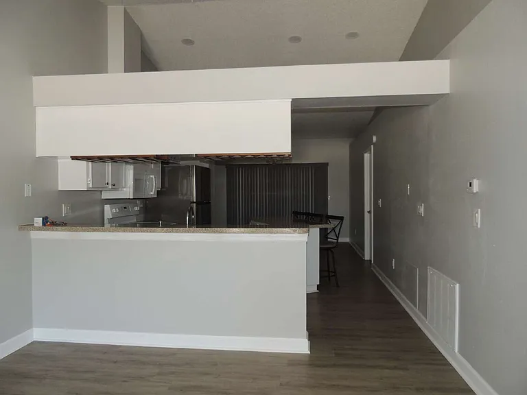 944 Burlwood St — Photo 14