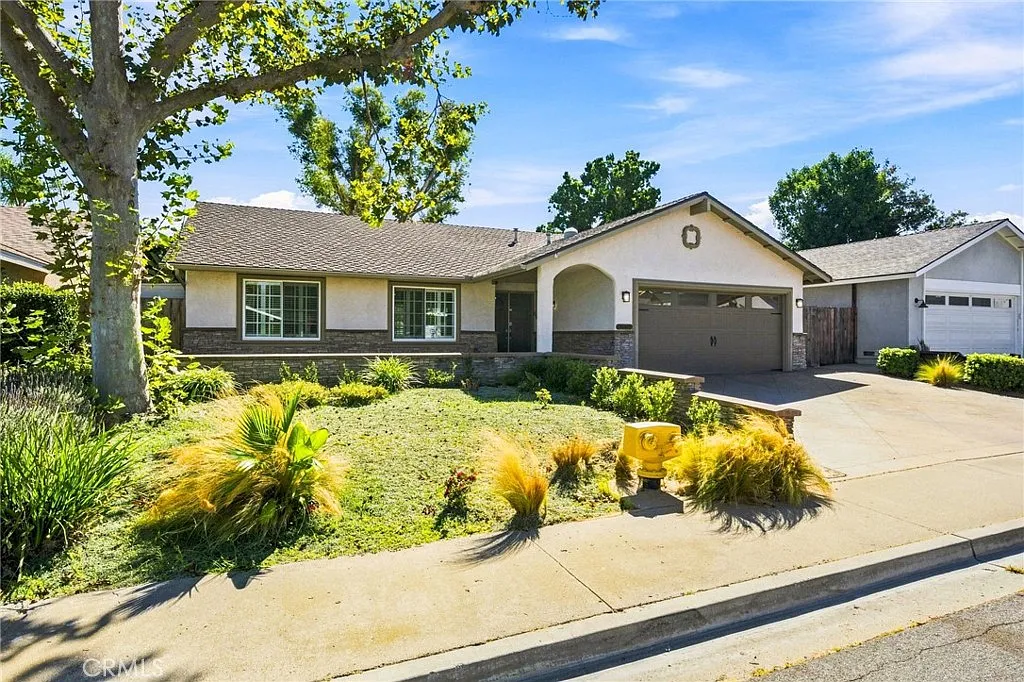 3 bed, 1560 sqft, $4,500 — Photo 1
