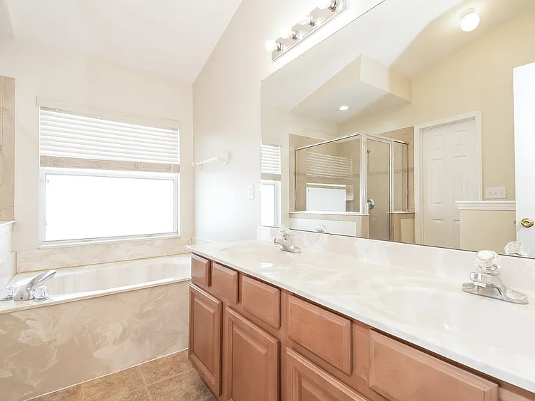 2452 Willowbend Dr — Photo 8