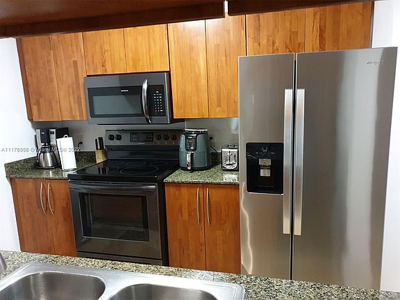 3rd image of 1200 Brickell Bay Dr APT 1717