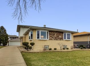 5625 W 102nd St, Oak Lawn, IL 60453