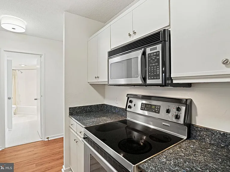2320 Wisconsin Ave NW #309 & P-1 — Photo 4