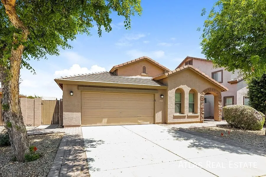 Single Level 3 Bed/2 Bath - Granite Counters, Huge Yard - Self Tours - Available Now! — Photo 3