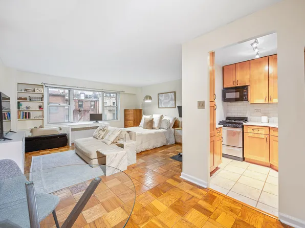 220 East 60th Street 4G image 3 of 8