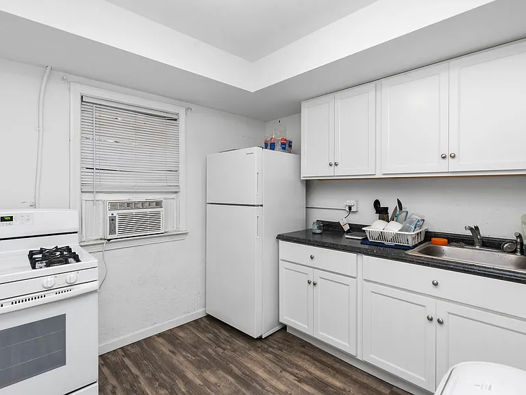 209 Chancellor St #A — Photo 3