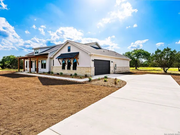 782 Vaquero Dr, Pipe Creek, TX 78063