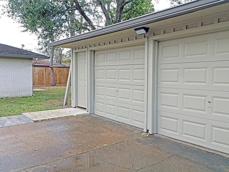 5527 Valkeith Dr — Photo 28