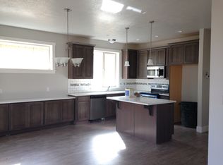 114 NE Megan Dr, Estacada, OR 97023