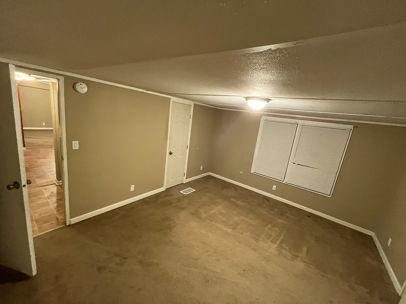 3 bed, 1200 sqft, $1,000 — Photo 3