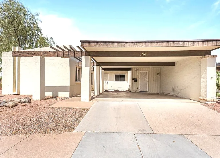 1702 E Gaylon Dr — Photo 1