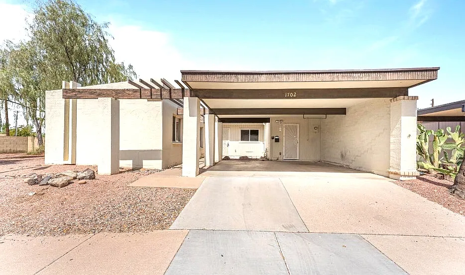 1702 E Gaylon Dr