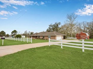 2919 Centerhill Cir, Bellville, TX 77418