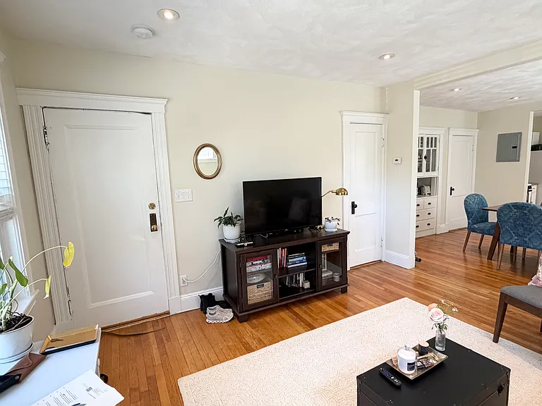 24 Beecher St #4 — Photo 3